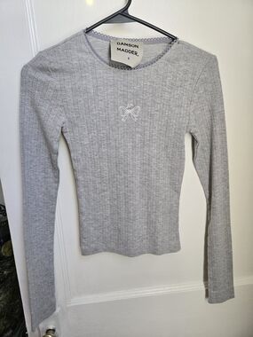 Damson Madder Gray Ribbed Long-Sleeve Tee with Bow Detail